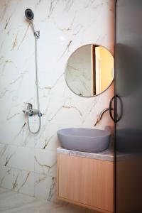 Maison Marocaine Rénovée ,2 Studios Privés, Terrasse Panoramique & Confort pour 4