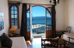 One-Bedroom Apartment with Sea View (4 Adults)