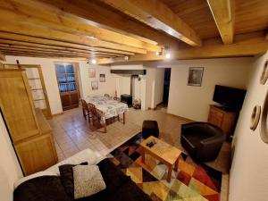 Maisons de vacances Domaine de la Plagnette - Gites pour 15 pers, Terrasse et Animaux admis - FR-1-496-368 : photos des chambres