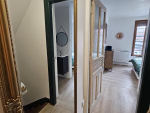 Maisons de vacances Maison de ville renovee avec garage privatif a Epinal - FR-1-589-834 : photos des chambres