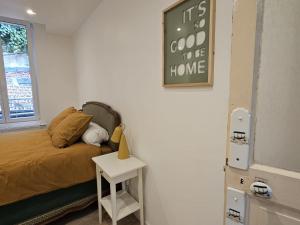 Maisons de vacances Maison de ville renovee avec garage privatif a Epinal - FR-1-589-834 : photos des chambres