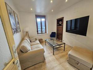 Maisons de vacances Maison de ville renovee avec garage privatif a Epinal - FR-1-589-834 : photos des chambres