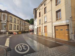 Maisons de vacances Maison de ville renovee avec garage privatif a Epinal - FR-1-589-834 : photos des chambres
