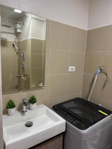 Unistay Shore 3 Tower 2 10th floor near MOA and AIRPORT