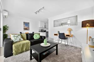 Modern Coastal Escape in the Heart of Rockingham