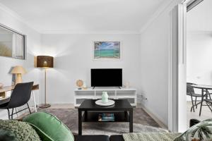 Modern Coastal Escape in the Heart of Rockingham