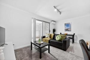 Modern Coastal Escape in the Heart of Rockingham