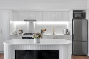 Sweet - 1Bed-1Bath-1Car-VIEWS - CBD