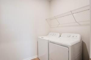 Savvy Retreat Pooler King Bed Gym Pool