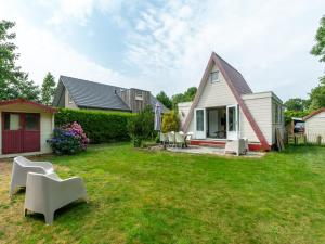 Modern bungalow near Park Duinland