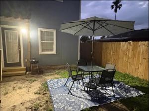 1 BR 1 Bath Airport SpaceX LNG WashDry Yard Patio Pets