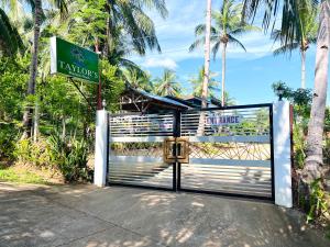 Taylors Plantacion Resort- Modern Villa