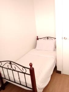 Traveler Residence by Celandine