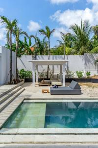 Villa Zenaya - Tropical 3BR Haven, Near Balangan Surf!