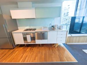 2BR City Escape-Stunning Views-Walk to Everything