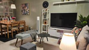 Cozy Home Deca Clark