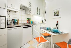 Peaceful Palace Apartment