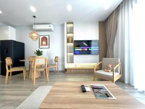 2BR - Marina Suites Luxury Apt - Sea, Mountain View