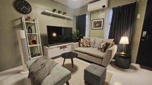 Cozy Home Deca Clark