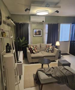 Cozy Home Deca Clark