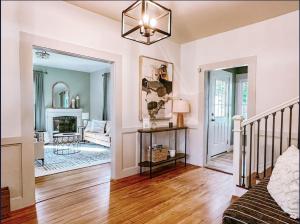 The Gold Haus-Spacious Luxurious Historic Home-2 Blocks to DT!