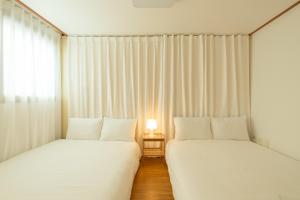 Spacious Hongdae Group Stay 3BR, 2BA, 5 Queen Beds