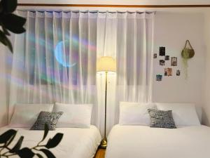 Spacious Hongdae Group Stay 3BR, 2BA, 5 Queen Beds