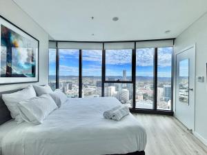 Brisbane Skytower -61st Floor- 3Bed 2Bath Luxury Apartment & FREE welcome pack