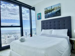 Brisbane Skytower -61st Floor- 3Bed 2Bath Luxury Apartment & FREE welcome pack