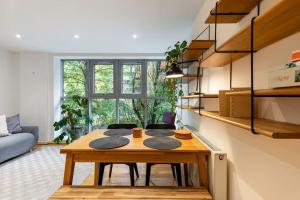 Central 2-bed 2-bath apartment in Old Street