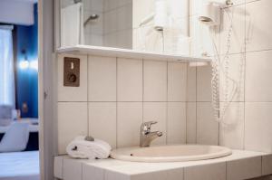 Hotels Hotel La Tour des Anglais : photos des chambres