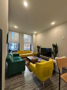 Your Downtown Oasis, Pool Gym in Building Steps from Dining and Top Sights