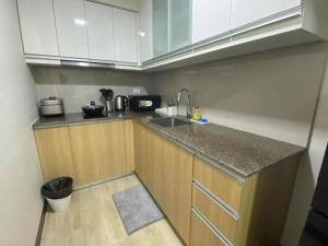 1BR with Kitchen & Balcony 2 mins to Okada - 6D