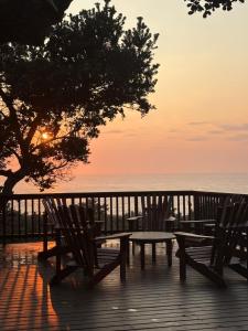 Bon-up-a-Tree Beach Lodge with jacuzzi ocean views, south coast Kwa Zulu Natal