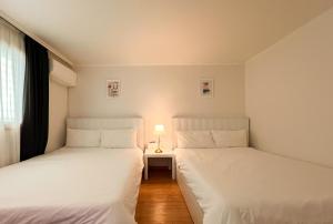 Stayraon, White & Cozy Space near Yeoksam Station