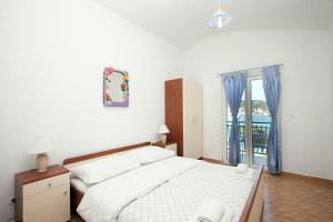 Villa Stana - Beachfront Apartments with Sea View & Free Parking
