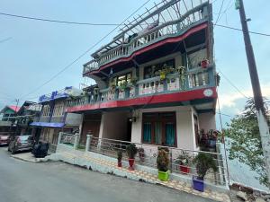 SILENT AM HOMESTAY