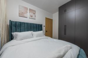 The lovely two bedroom apartment with swimming pool ,gym andmodern facilities in kilimani