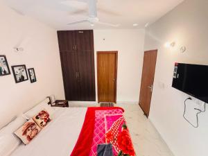 Modern & stylish 1bhk near expo mart
