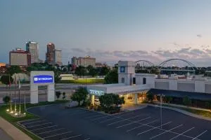 Wyndham Riverfront Hotel