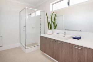 Jetty Retreat- minutes to town and beach
