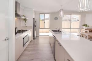 Jetty Retreat- minutes to town and beach