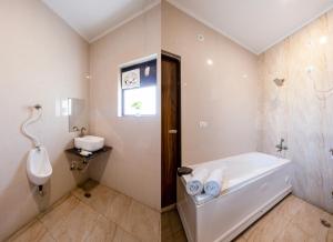 Amaze Stays Noida Sector 70