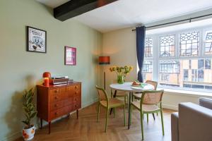 Curated 1BR Apartment with City Views & Central!