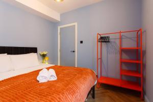 Curated 1BR Apartment with City Views & Central!