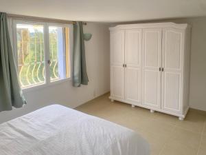 Appartements Garden, pool and 15 mins walk to village : photos des chambres