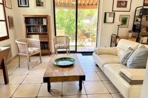 Maisons de vacances Villa Helene in the heart of the center of Fontaine de Vaucluse : photos des chambres