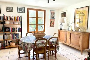 Maisons de vacances Villa Helene in the heart of the center of Fontaine de Vaucluse : photos des chambres