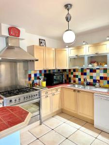 Maisons de vacances Villa Helene in the heart of the center of Fontaine de Vaucluse : photos des chambres