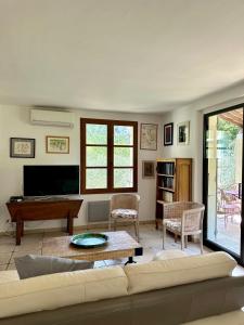 Maisons de vacances Villa Helene in the heart of the center of Fontaine de Vaucluse : photos des chambres